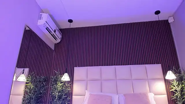 MelanieHillss online show from March 2026 04:40:01 AM