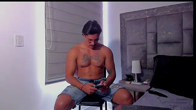 Valentino Dosantos  online show from March 2026 06:25:02 PM