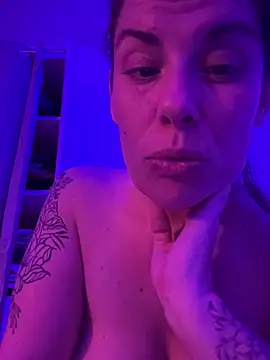 Snapshot of Lar0uch chatting on February 2025 08:40:01 AM Lar0uch online show from February 2025 08:40:01 AM