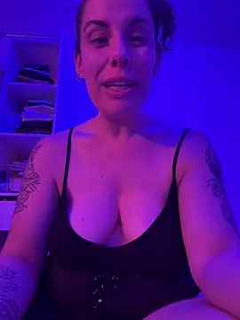 Snapshot of Lar0uch chatting on February 2025 03:47:01 PM Lar0uch online show from February 2025 03:47:01 PM