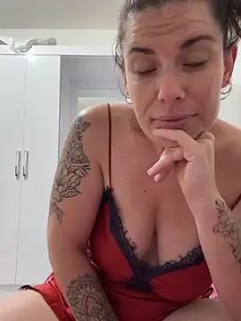 Snapshot of Lar0uch chatting on March 2025 04:49:02 AM Lar0uch online show from March 2025 04:49:02 AM