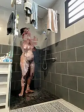 Snapshot of Lar0uch chatting on March 2025 07:25:02 AM Lar0uch online show from March 2025 07:25:02 AM