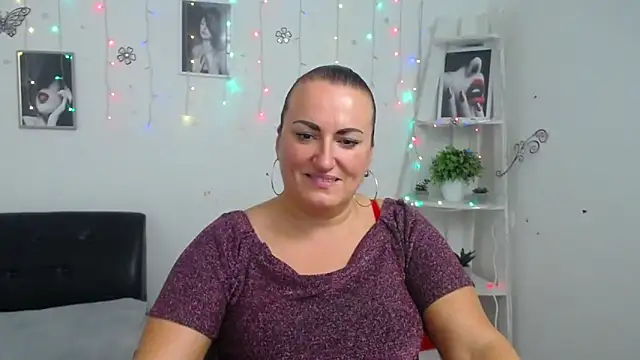 DianaMGG online show from October 2025 05:33:01 PM