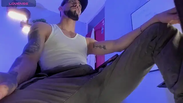 K cique online show from October 2025 12:01:02 AM