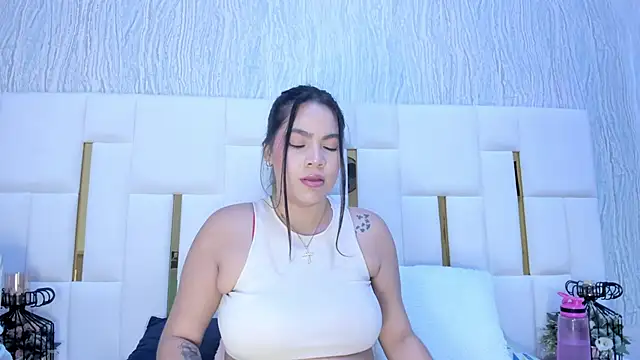 hillary uckerman  online show from November 2025 11:32:02 AM