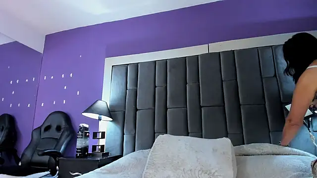 Aisha Nowak online show from March 2025 08:27:02 PM