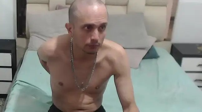 JhonTorres018 online show from February 2025 10:14:02 PM