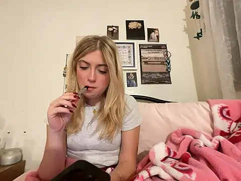 Snapshot of sinfulblonde1 chatting on February 2025 01:32:01 AM sinfulblonde1 online show from February 2025 01:32:01 AM