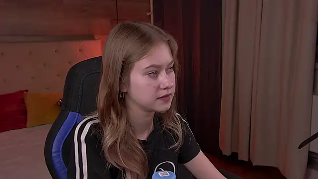 EveMundie online show from February 2025 03:10:01 PM