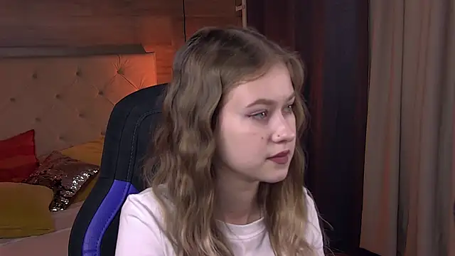 EveMundie online show from February 2025 12:28:01 PM