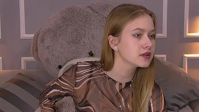 EveMundie online show from February 2025 12:23:02 PM