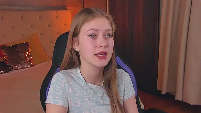 EveMundie online show from March 2025 03:40:02 PM