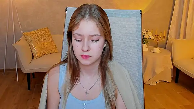 EveMundie online show from March 2025 05:16:02 PM