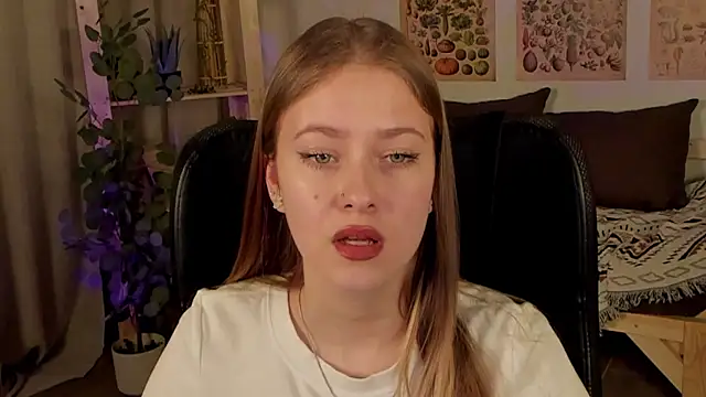 EveMundie online show from March 2025 03:40:01 PM