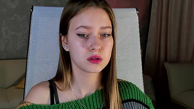 EveMundie online show from March 2025 04:40:02 PM