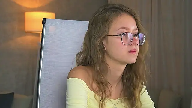 EveMundie online show from September 2025 09:42:02 AM