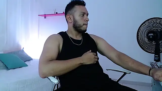 Snapshot of Double_R12 chatting on March 2025 04:27:02 AM Double R12 online show from March 2025 04:27:02 AM