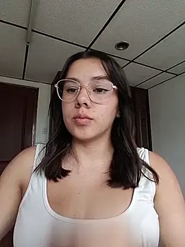 Snapshot of EmmaSulivan chatting on April 2026 08:14:02 PM EmmaSulivan online show from April 2026 08:14:02 PM