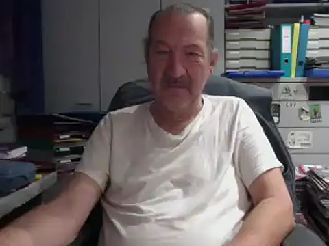 Snapshot of HMStraps01 chatting on December 2024 07:32:01 AM HMStraps01 online show from December 2024 07:32:01 AM