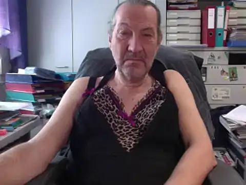 Snapshot of HMStraps01 chatting on March 2025 10:11:01 AM HMStraps01 online show from March 2025 10:11:01 AM