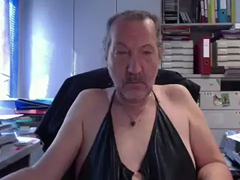 Snapshot of HMStraps01 chatting on September 2025 07:41:01 AM HMStraps01 online show from September 2025 07:41:01 AM