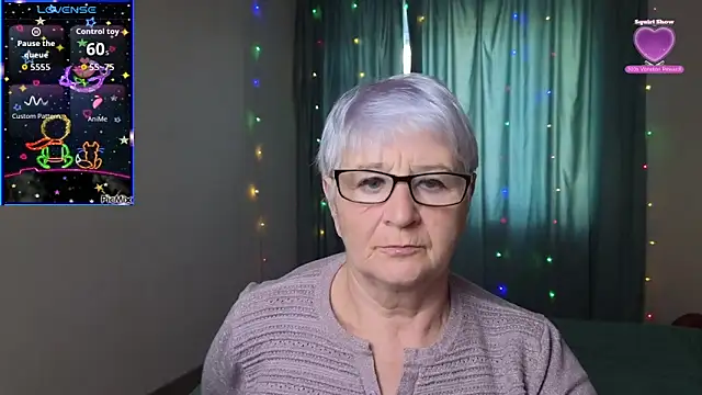 Sandra Snowflake online show from October 2025 12:02:02 PM