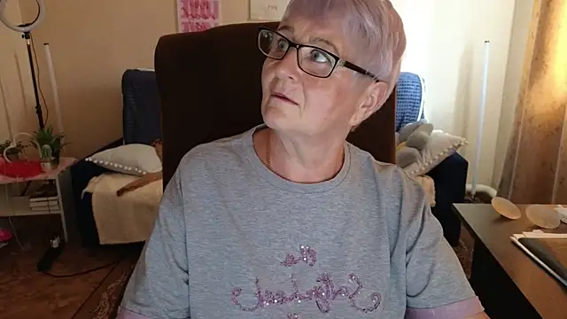 Sandra Snowflake online show from June 2026 12:08:01 PM