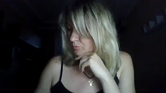 Snapshot of Mary888x chatting on June 2026 06:32:01 PM Mary888x online show from June 2026 06:32:01 PM