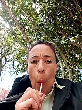 Snapshot of Coeur_de_luxure chatting on June 2026 06:34:01 PM Coeur de luxure online show from June 2026 06:34:01 PM
