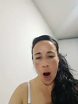 Snapshot of Coeur_de_luxure chatting on July 2026 11:22:02 PM Coeur de luxure online show from July 2026 11:22:02 PM