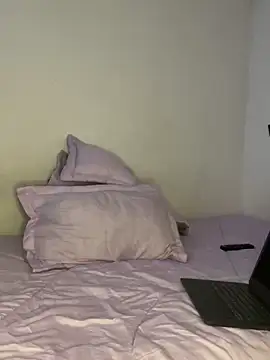 Snapshot of Ohno101 chatting on February 2025 08:18:01 PM Ohno101 online show from February 2025 08:18:01 PM