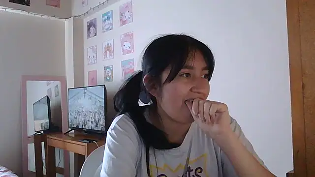 Arielle lov online show from November 2025 05:03:02 PM