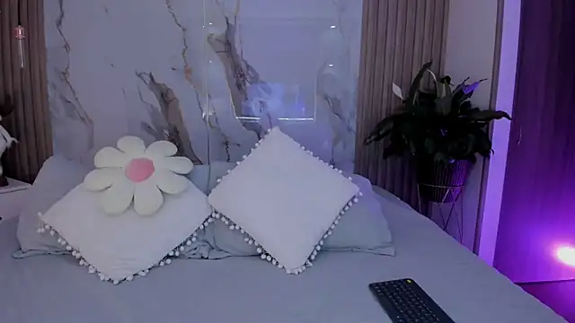 miss martiina online show from November 2025 02:01:02 AM