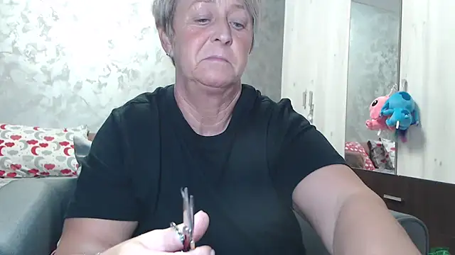 RosesandLillies online show from December 2025 05:30:01 PM