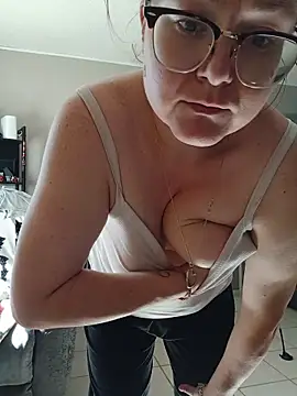 HTXBELLE online show from November 2025 07:25:02 PM