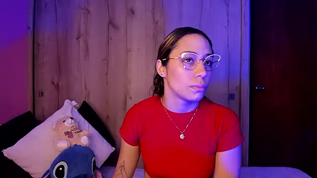Snapshot of TANIA_06 chatting on April 2026 01:03:01 PM TANIA 06 online show from April 2026 01:03:01 PM