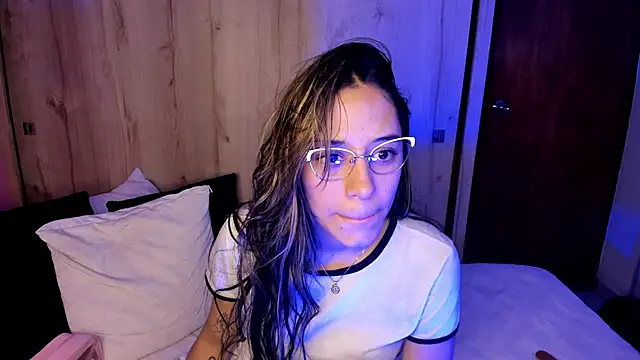 Snapshot of TANIA_06 chatting on April 2026 01:14:02 PM TANIA 06 online show from April 2026 01:14:02 PM
