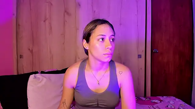 Snapshot of TANIA_06 chatting on May 2026 01:08:02 PM TANIA 06 online show from May 2026 01:08:02 PM