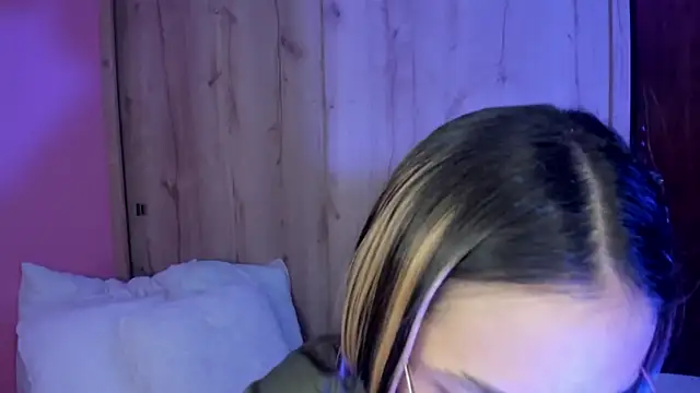 Snapshot of TANIA_06 chatting on May 2026 01:18:01 PM TANIA 06 online show from May 2026 01:18:01 PM
