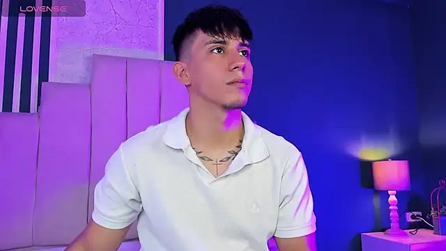 Allex Cano online show from November 2025 06:19:02 PM