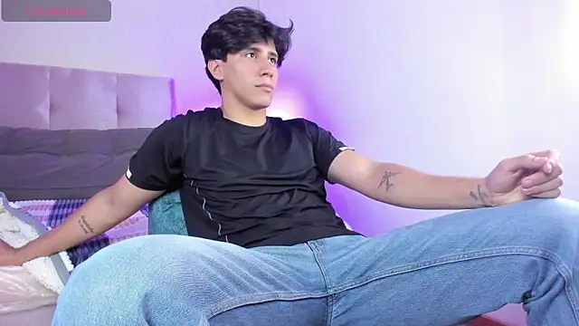 Allex Cano online show from March 2026 08:03:01 PM