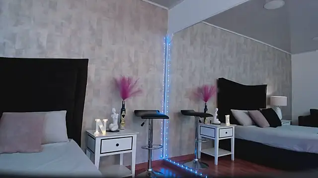 NahomyCarther online show from April 2026 09:51:02 PM