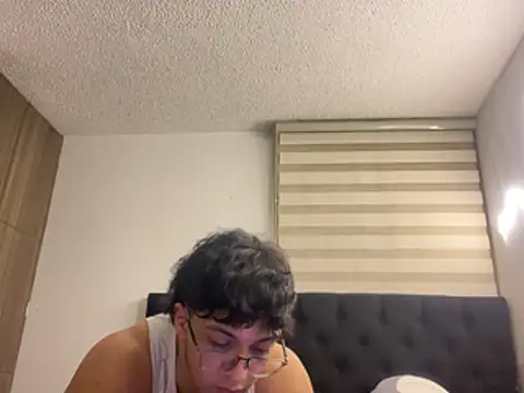 DesireLuxe online show from April 2026 07:34:01 AM