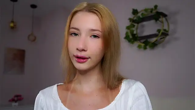 SunnivaCovil online show from October 2025 01:34:02 PM