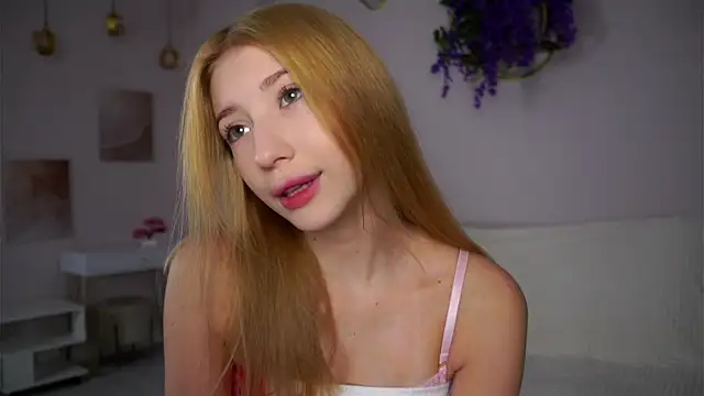 SunnivaCovil online show from December 2025 02:54:01 PM