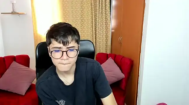 Snapshot of liam_orion chatting on February 2025 06:32:02 PM liam orion online show from February 2025 06:32:02 PM