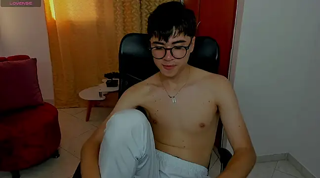 Snapshot of liam_orion chatting on February 2025 10:04:02 PM liam orion online show from February 2025 10:04:02 PM