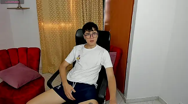 Snapshot of liam_orion chatting on February 2025 07:03:01 PM liam orion online show from February 2025 07:03:01 PM