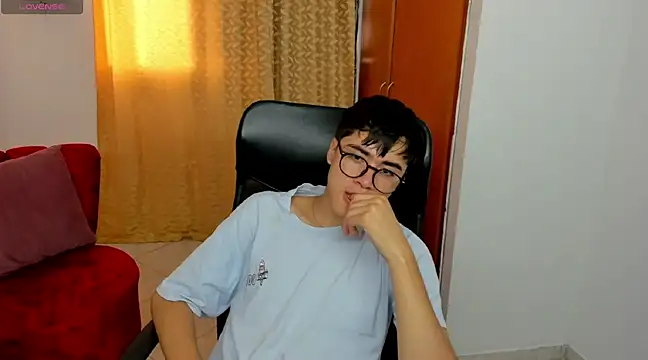 Snapshot of liam_orion chatting on February 2025 09:58:02 PM liam orion online show from February 2025 09:58:02 PM