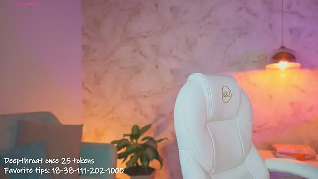 Snapshot of Leaa_Cox chatting on June 2026 08:13:01 PM Leaa Cox online show from June 2026 08:13:01 PM